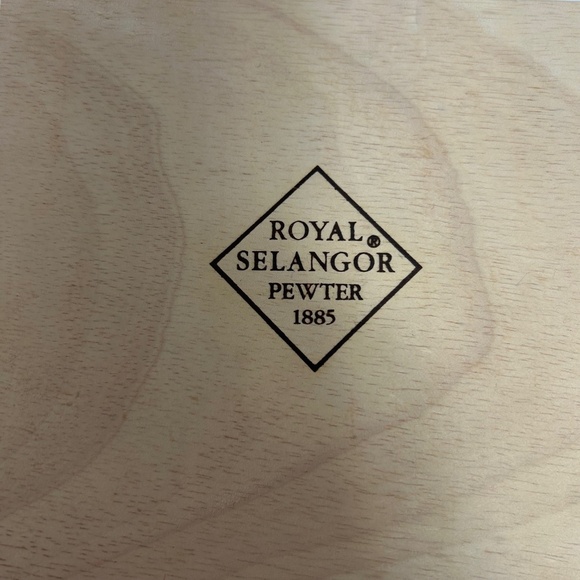 New in Wood Box Royal Selangor Pewter salt & pepper shakers - Picture 6 of 10